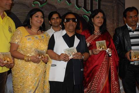 Kavita Krishnamurthy and Ravindra Jain Launches Ritu Johri''s Album Bengangi at Hotel Sea Princess