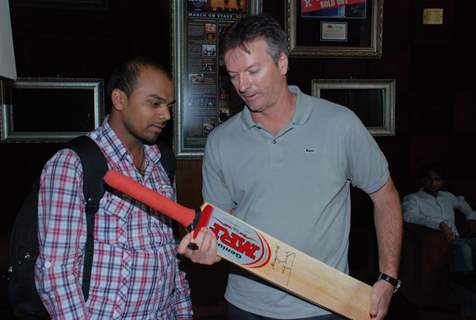 Steve Waugh launches 6up mobile game