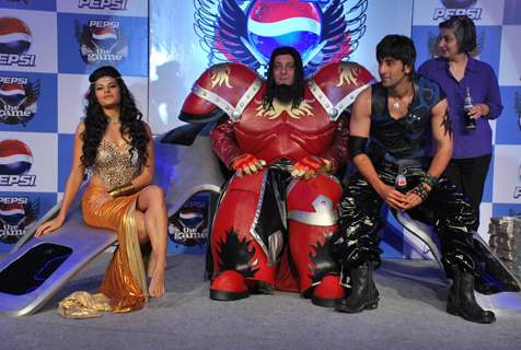 Ranbir, Sanjay Dutt and Jacqueline unveil Pepsi Game