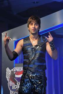 Ranbir unveil Pepsi Game