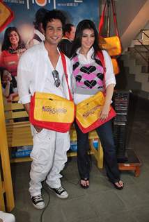 Shahid Kapoor and Ayesha Takia on location of film &quot;Pathshala&quot; at Bhavans College