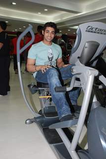 Ruslaan, Tiger Shroff and Kailash Kher launch Snap 24/7 Gym at Malad, near Croma in Mumbai