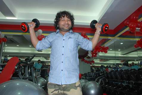 Kailash Kher, Ruslaan and Tiger Shroff launch Snap 24/7 Gym at Malad, near Croma in Mumbai