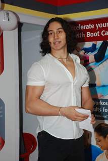 Jackie Shroff''s son first appearance - Tiger Shroff, Ruslaan and Kailash Kher launch Snap 24/7 Gym at Malad, near Croma in Mumbai