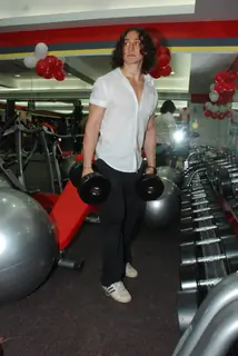 Jackie Shroff''s son first appearance - Tiger Shroff, Ruslaan and Kailash Kher launch Snap 24/7 Gym at Malad, near Croma in Mumbai
