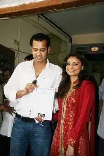 Rahul Mahajan and Dimpy get their Marriage Certificate at Elphinstone