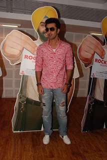 Ranbir Kapoor meets the Rocket Singh contest winners of contest2wincom at Yashraj Studios