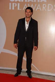 Yuvraj Singh at IPL Awards red carpet in Grand Haytt Hotel on 23rd April 2010