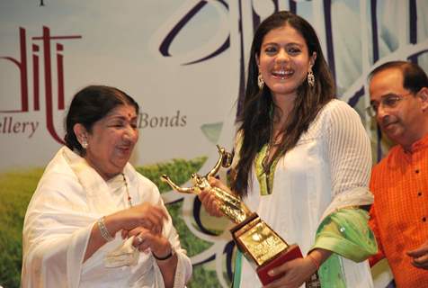 Kajol awarded at Dinanath Mangeshkar Puraskar award at Sion in Mumbai