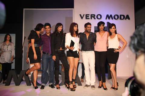 Lara Dutta, Manish Malhotra, Genelia and Dia Mirza at Vero Moda Fashion Show, in Palladium Mumbai