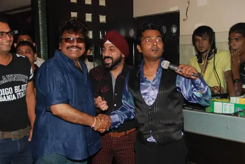 Guest at Comedian Navin Prabahkar''s Birthday bash at Shimmer Lounge and Kitchen