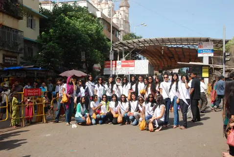 I AM She contestants visit Siddhivinayak at Dadar
