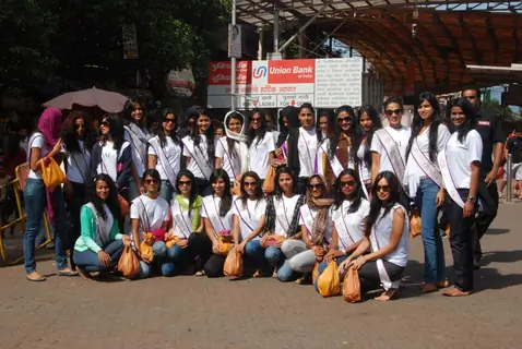 I AM She contestants visit Siddhivinayak at Dadar
