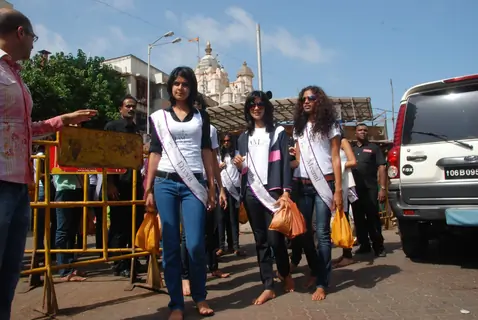 I AM She contestants visit Siddhivinayak at Dadar