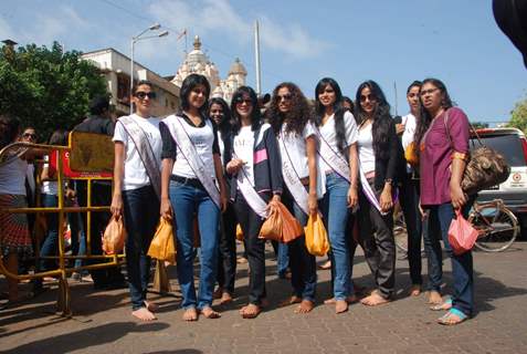 I AM She contestants visit Siddhivinayak at Dadar