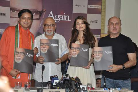 Aishwarya Rai Bachchan unveils Pritish Nandy''s Book Again at Crossword, Mumbai