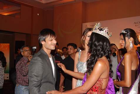 Vivek Oberoi at I am She contestants at Westin Hotel