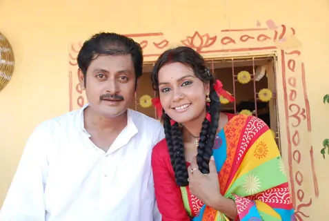 Biji Pandey as Dev Andn, Surili as Madhubala, Guddu as Jhonny Walker on the sets of Lapatganj at Malad