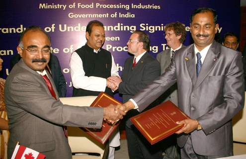 Minister of Food Processing Industries Subodh Kant Sahai and Minister of Education and Law, Govt of Saskatchewan,Canada, Rob Norris at the MoU signing between Indian Institute of Crop Processing Technology and University of Saskatchewan,