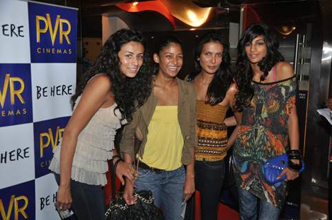 Pia, Carol, Vivek and Anushka at Sex and The City 2 Premiere at PVR, Juhu