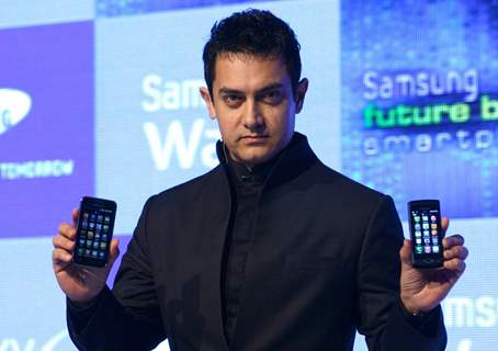 Aamir Khan at the launch of Samsung''s mobiles in New Delhi