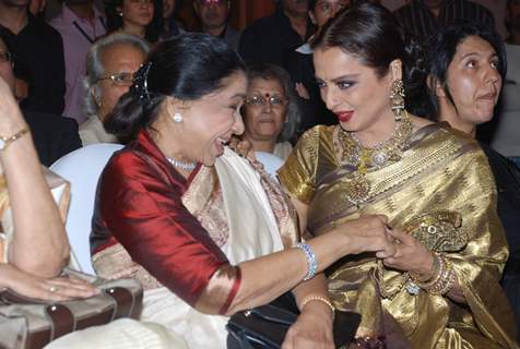 Asha Bhosle and Rekha at the launch of Gautam Rajadhyaksha''s book ''Chehere'' launch at JW Marriott