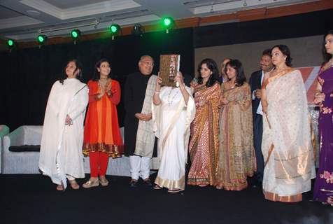 Jaya Bachchan, Kajol, Lata Mangeshkar, Hema Malini and Padmini Kolhapure at the launch of Gautam Rajadhyaksha''s book ''Chehere'' launch at JW Marriott