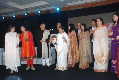Jaya Bachchan, Kajol, Lata Mangeshkar, Hema Malini and Padmini Kolhapure at the launch of Gautam Rajadhyaksha''s book ''Chehere'' launch at JW Marriott