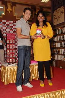 Imran Khan launches Mills N Boon book to promote &quot;I hate Love Stories&quot; at Landmark