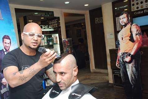 Aalim Hakim promotes A-Team movie with hair style &quot;Mohwak&quot; at Versova