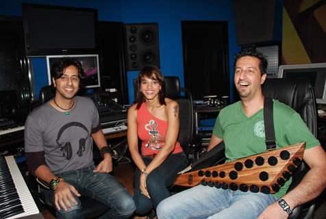 Singer Manasi Scott records with Salim Sulaiman at Santacruz