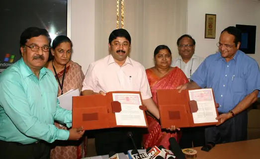 An MOU has been signed between SVPISTM and Indira Gandhi National Open University,in New Delhi on WednesdayThe MOU signed by  Udai Singh Tolia , Registrar, IGNOU and S R Pujar, Director SVPISTM,in presence of Union Minister for Textiles Thiru