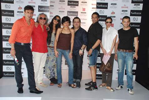 Mandira Bedi at Van Heusen Men''s Fashion Week model auditions at Vie Lounge