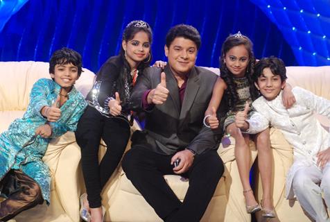 Sajid with Four finalist of chak dhoom dhoom