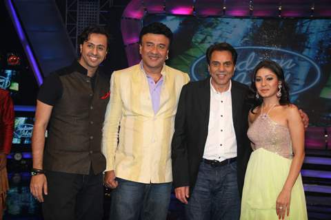 Dharmendra, Sunidhi Chauhan and Anu Malik on the sets of Indian Idol at Film City