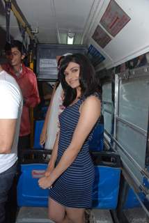 Emran Hashmi and Prachi Desai travel by bus to promote their film