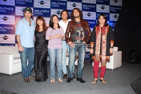 Sonu Nigam, Sunidhi Chauhan, Shaan at Reliance Mobile 3G tie up with Universal Music at Trident