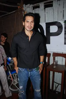 Dino Morea at Barcode 53 launch by Hiten Tejwani and Gauri Tejwani at Andheri