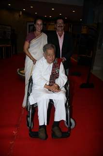 Shashi Kapoor at Complicate''s A Disappearing Number play at NCPA