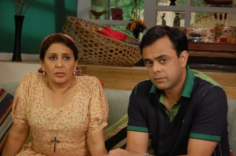 Still image from Sajan Re Jhoot Mat Bolo