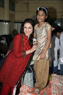 Singer Akriti Celebrates birthday with Aids Patients at Sion Hospital