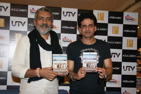 Prakash Jha and Manoj Bajpai at Raajneeti DVD launch at Reliance Trends, Bandra