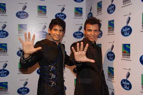 Hussian and Abhijeet Sawant on the sets of Indian Idol at Filmistan