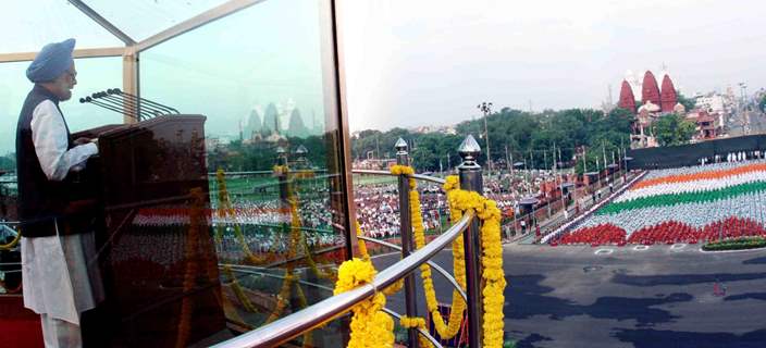 Prime Minister, Dr Manmohan Singh addressing the Nation on the occasion of 64th Independence Day from the ramparts of Red Fort, in Delhi