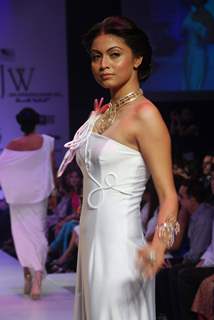 Queenie for Giantti opened the India International Jewellery Week with a sensational collection