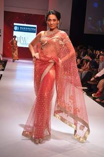 Model dazzled on the ramp at the Gitanjali Lifestyle Nakshatra opening show at the first India Inter