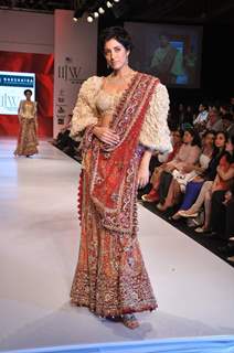 Model dazzled on the ramp at the Gitanjali Lifestyle Nakshatra opening show at the first India Inter