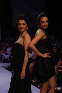 Mirari & Sons with Lilette and Ira Dubey created jewellery magic on the catwalk at the opening show of India International jewellery week with eyecatching creations