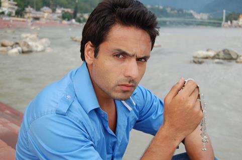 Iqbal Khan in tv show Sanjog Se Bani Sangini