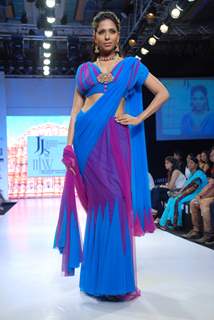 Model on the ramp at Kundan show at the India International Jewellery Week on Day 2